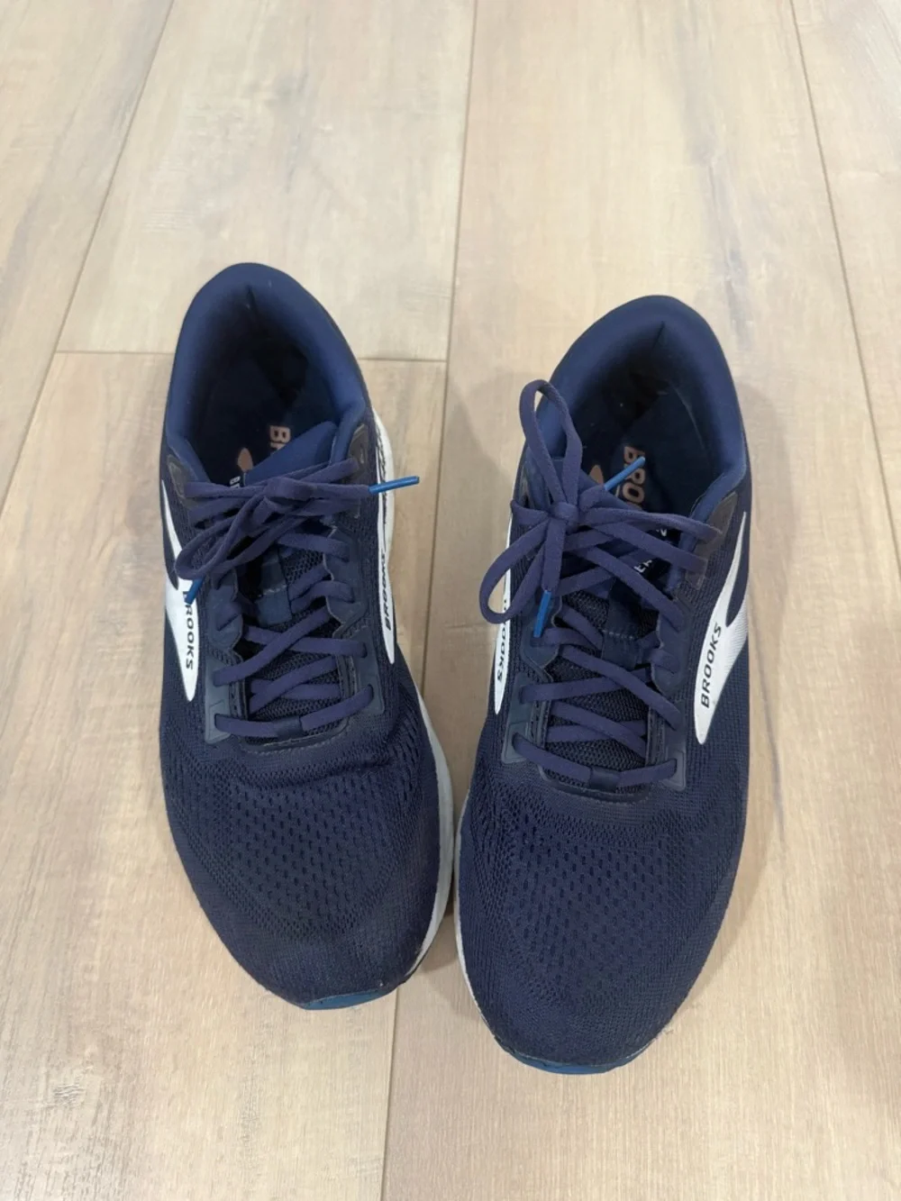 Brooks Navy and White Men's Athletic Beast 24